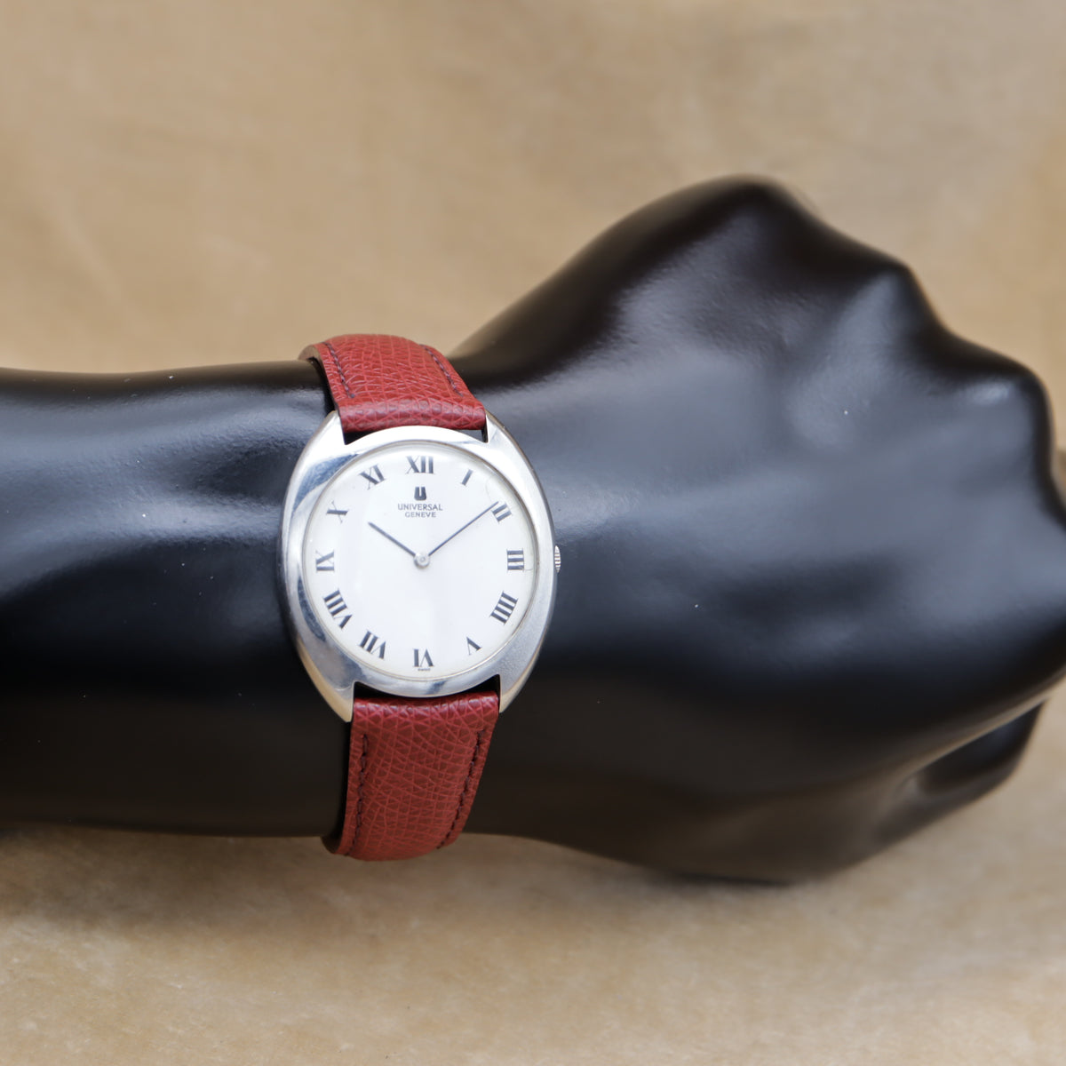 UNIVERSAL GENEVE White Shadow 842111