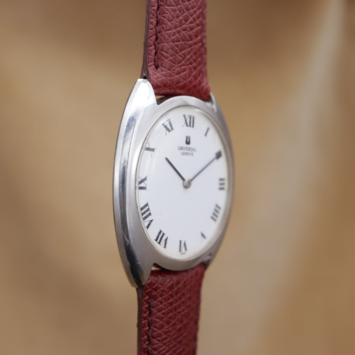 UNIVERSAL GENEVE White Shadow 842111
