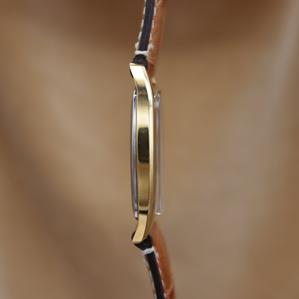 UNIVERSAL GENEVE GILT SHADOW ULTRA-SLIM 566105 <1960~1970年代>