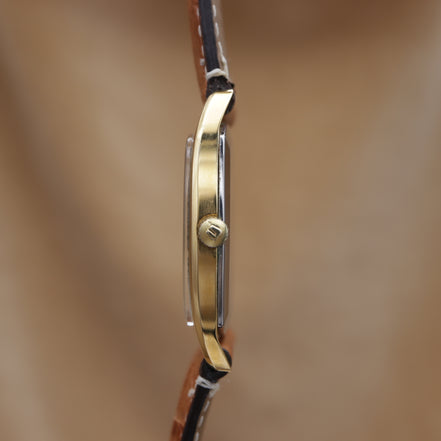 UNIVERSAL GENEVE GILT SHADOW ULTRA-SLIM 566105 <1960~1970年代>