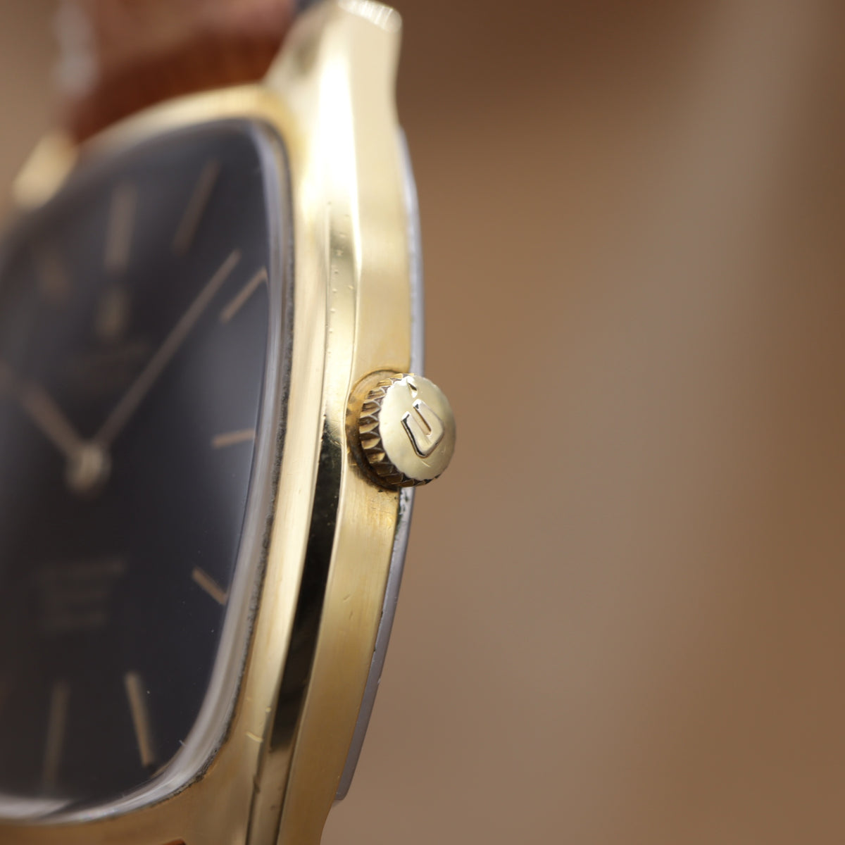 UNIVERSAL GENEVE GILT SHADOW ULTRA-SLIM 566105 <1960~1970年代>