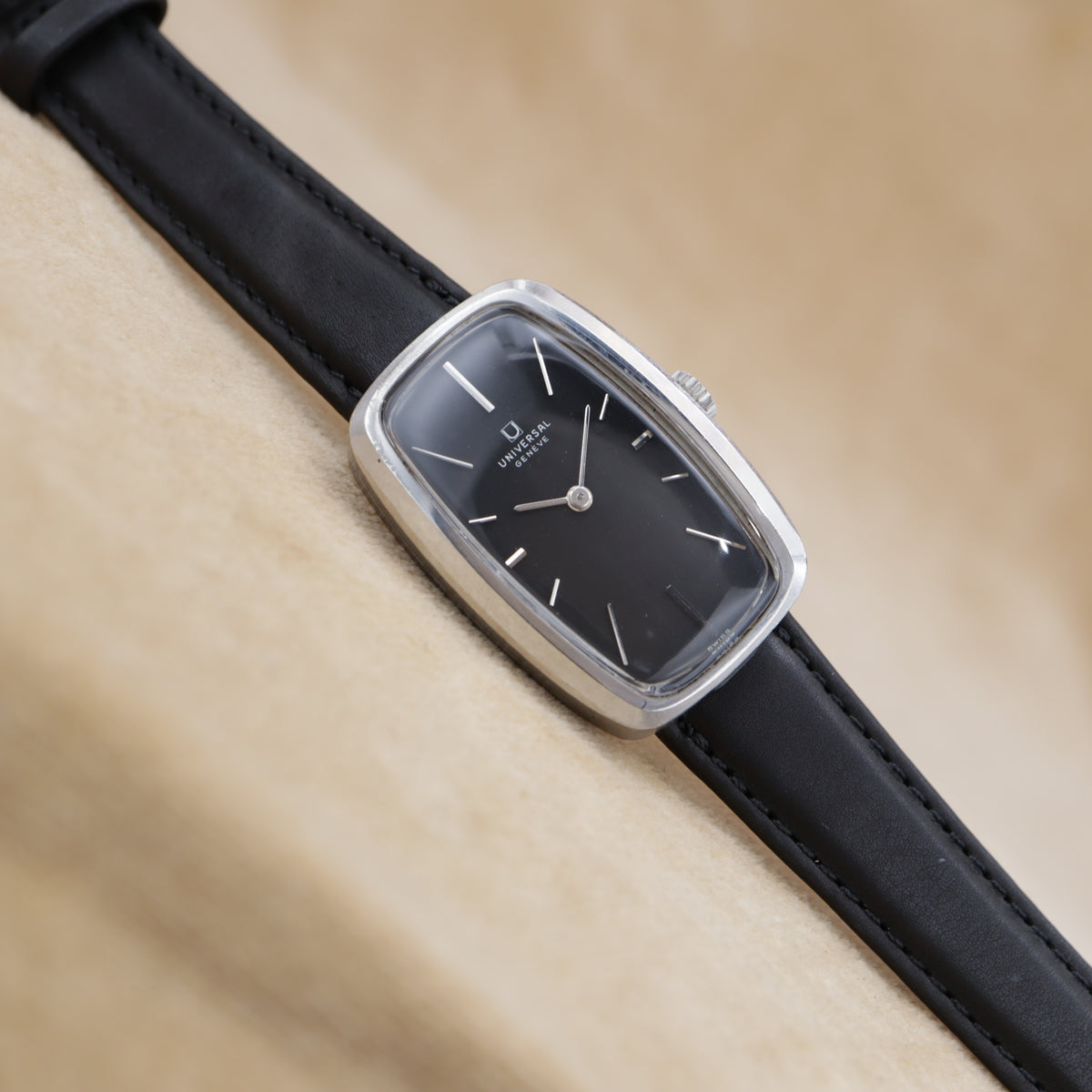 UNIVERSAL GENEVE Tonneau 842117 <1970年代>
