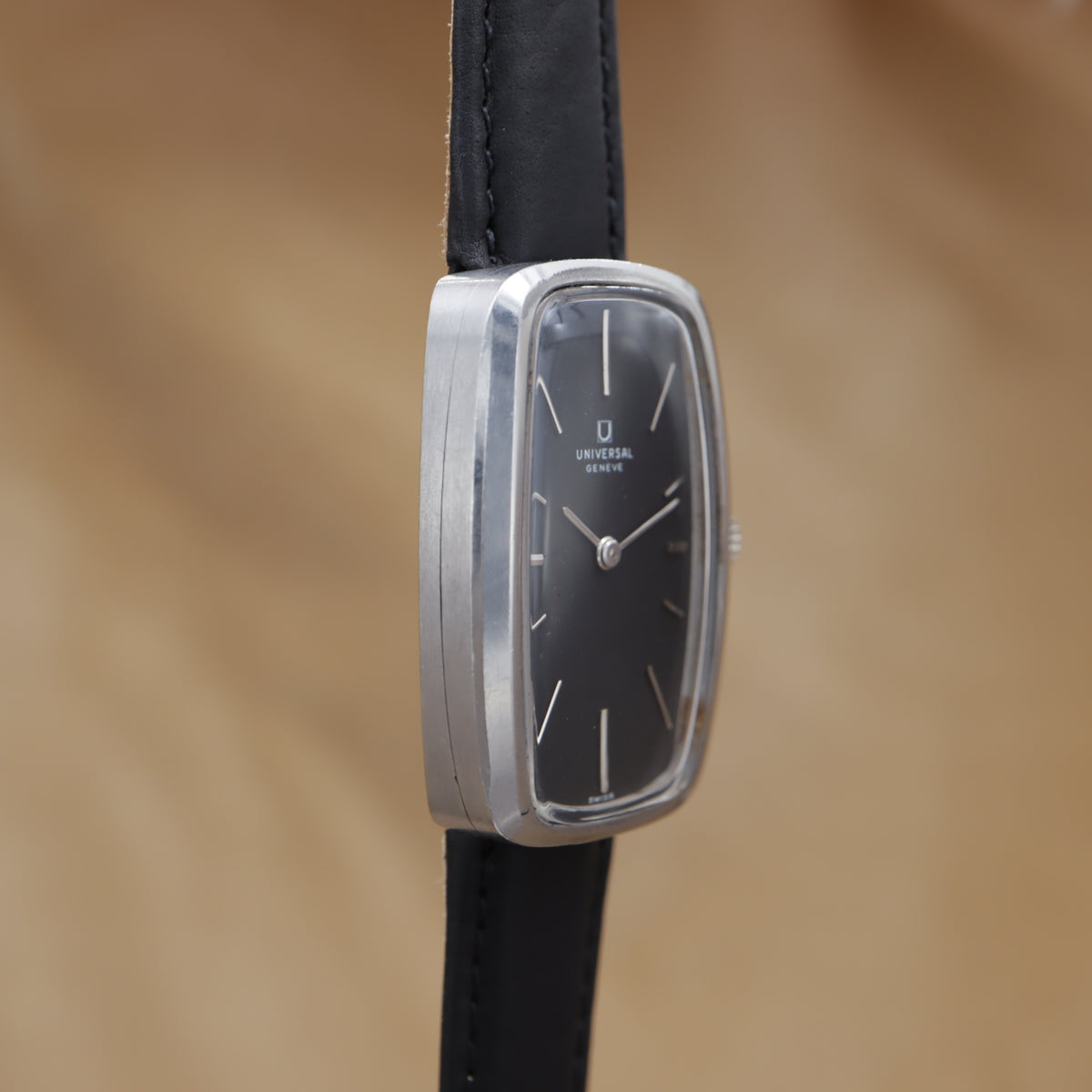 UNIVERSAL GENEVE Tonneau 842117 <1970年代>