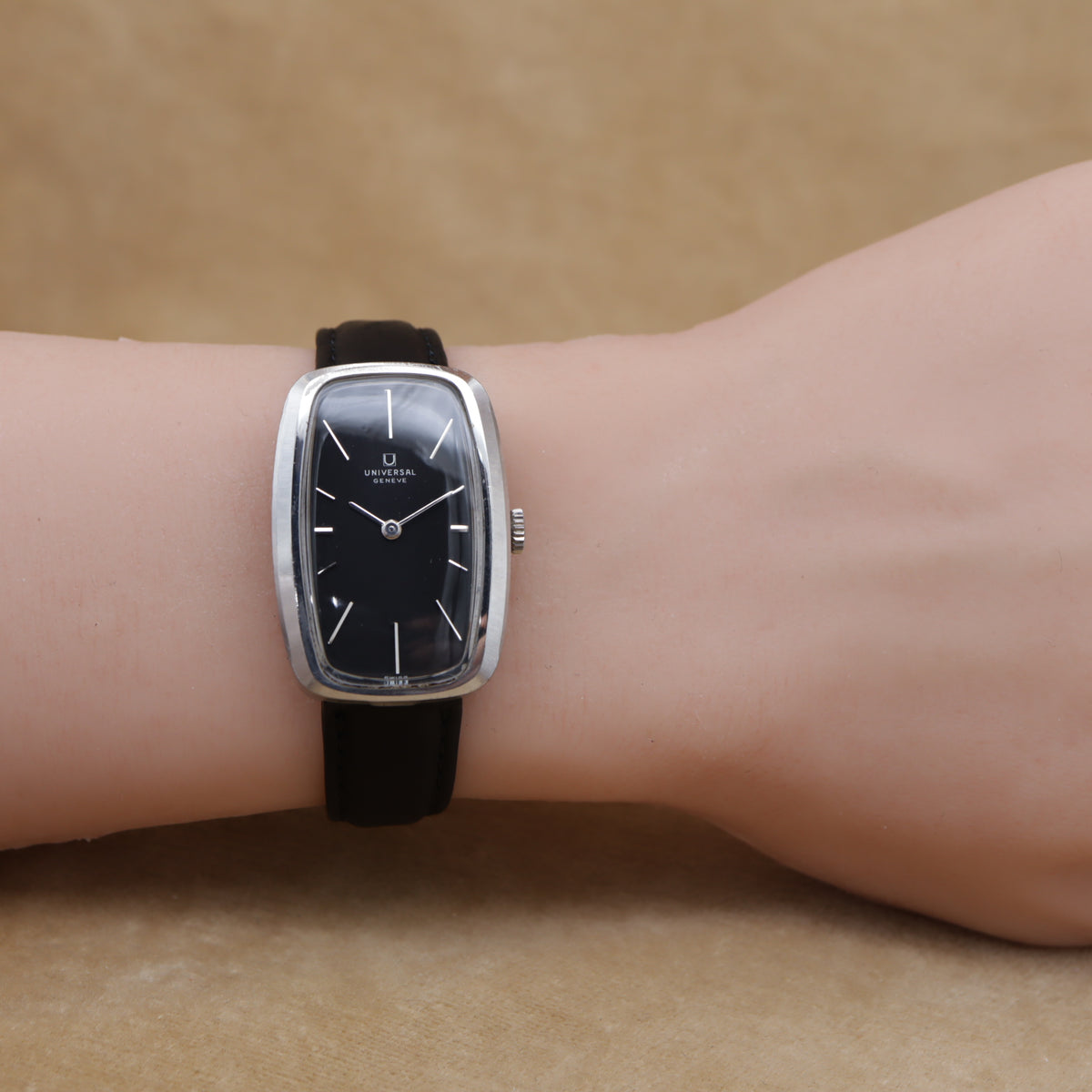 UNIVERSAL GENEVE Tonneau 842117 <1970年代>