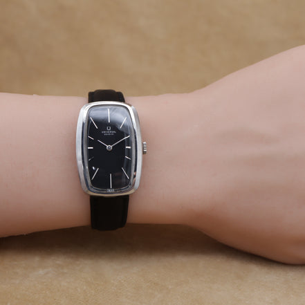 UNIVERSAL GENEVE Tonneau 842117 <1970年代>